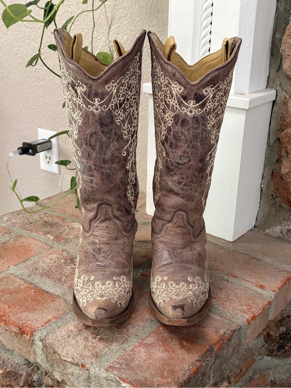 Corral Brown Embroidered Western Heeled Boots